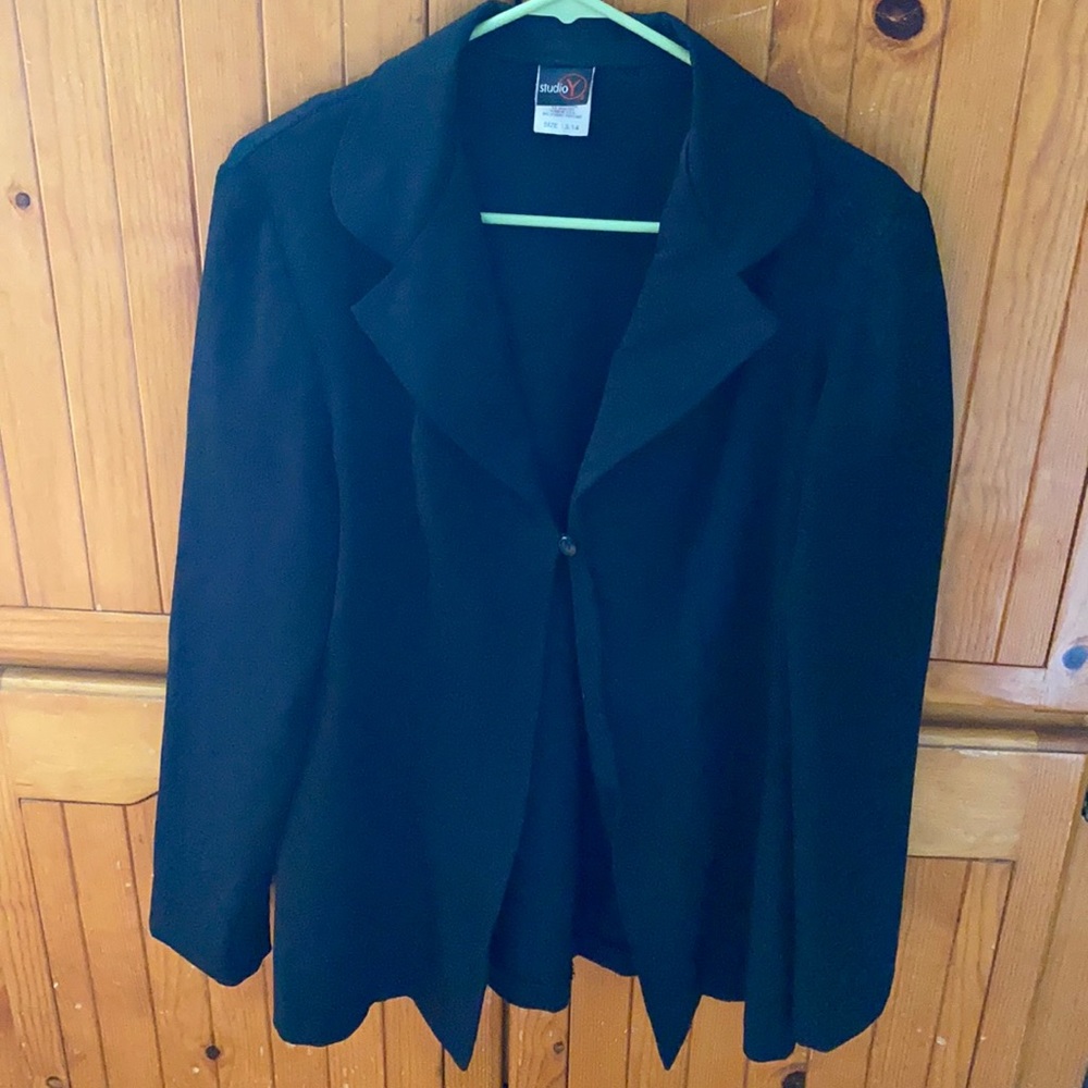 Cute flattering stretchy women’s blazer